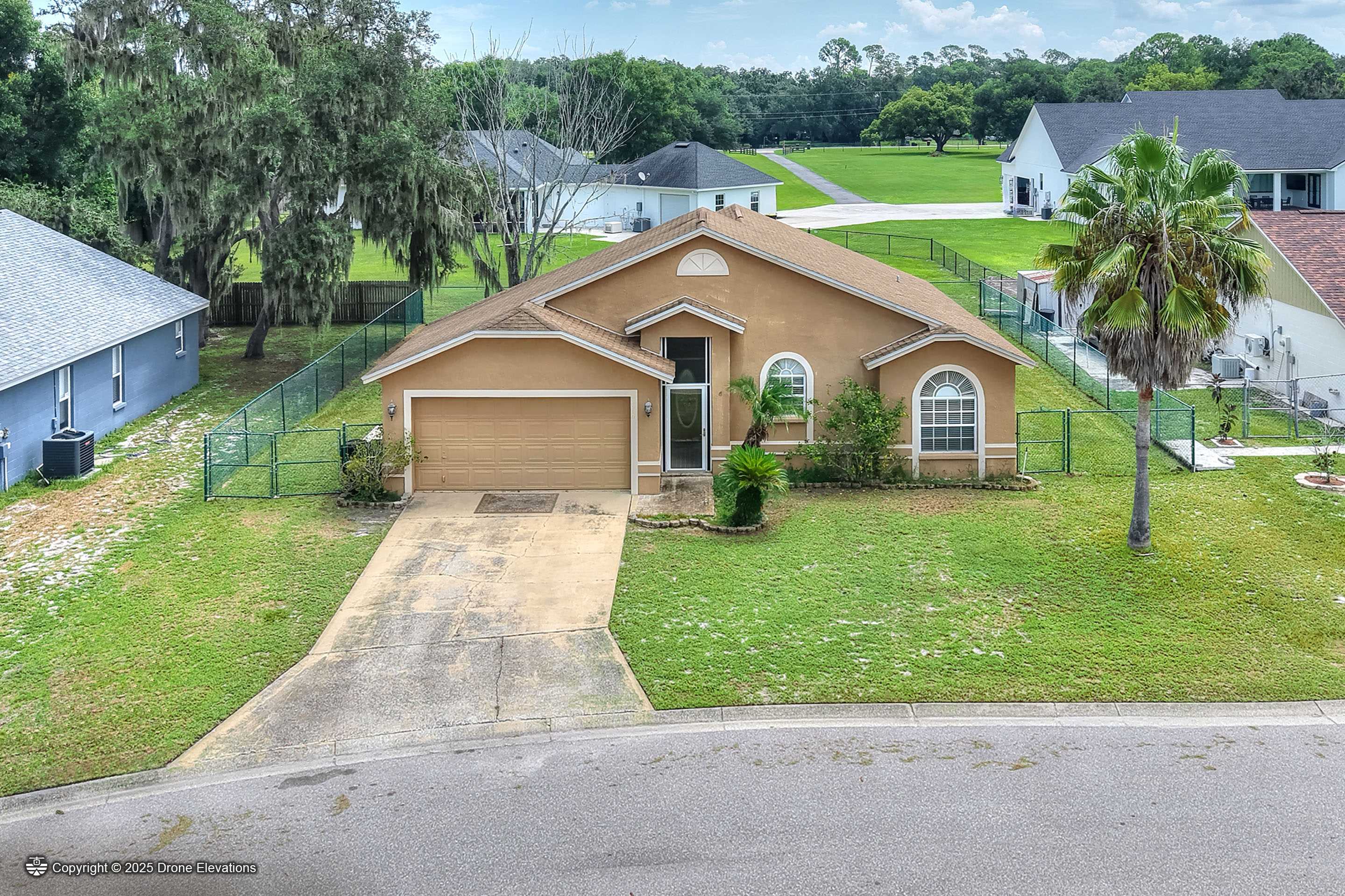 Awesome Central Florida Home located in a quiet community near many of the Amazing Parks & Beautiful Beaches